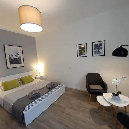 Hostmate - - Insubria * ميلان