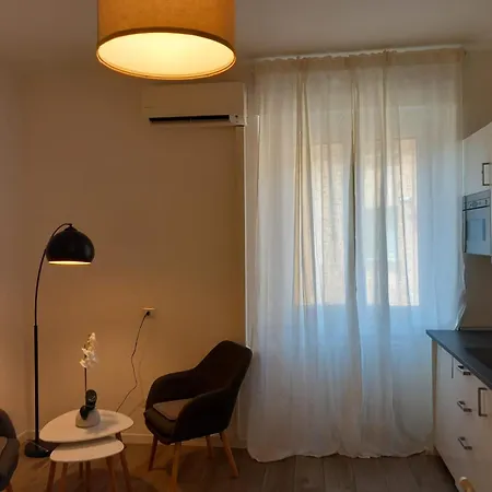 Hostmate - - Insubria * ميلان