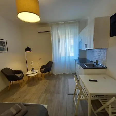 Hostmate - - Insubria * ميلان