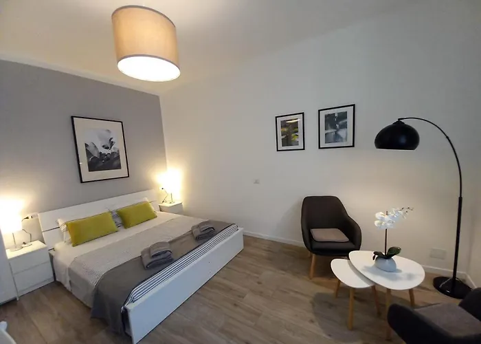 Hostmate - - Insubria * ميلان