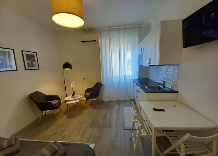 Hostmate - - Insubria * ميلان